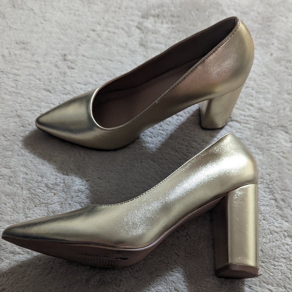 🎄 Worn once 🎄 Gold heels 🎄